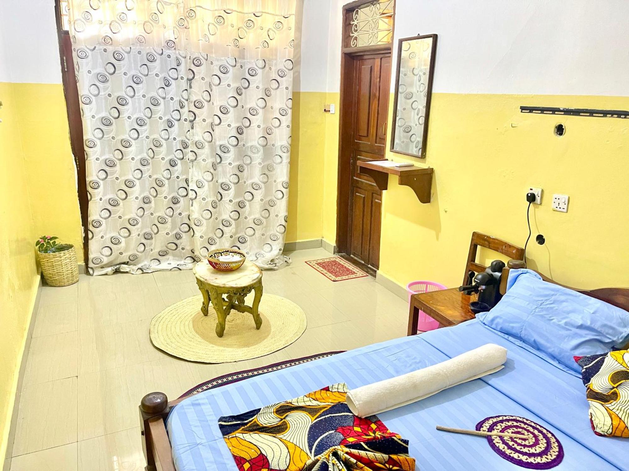Mystic Manor Stonetown Bed & Breakfast *