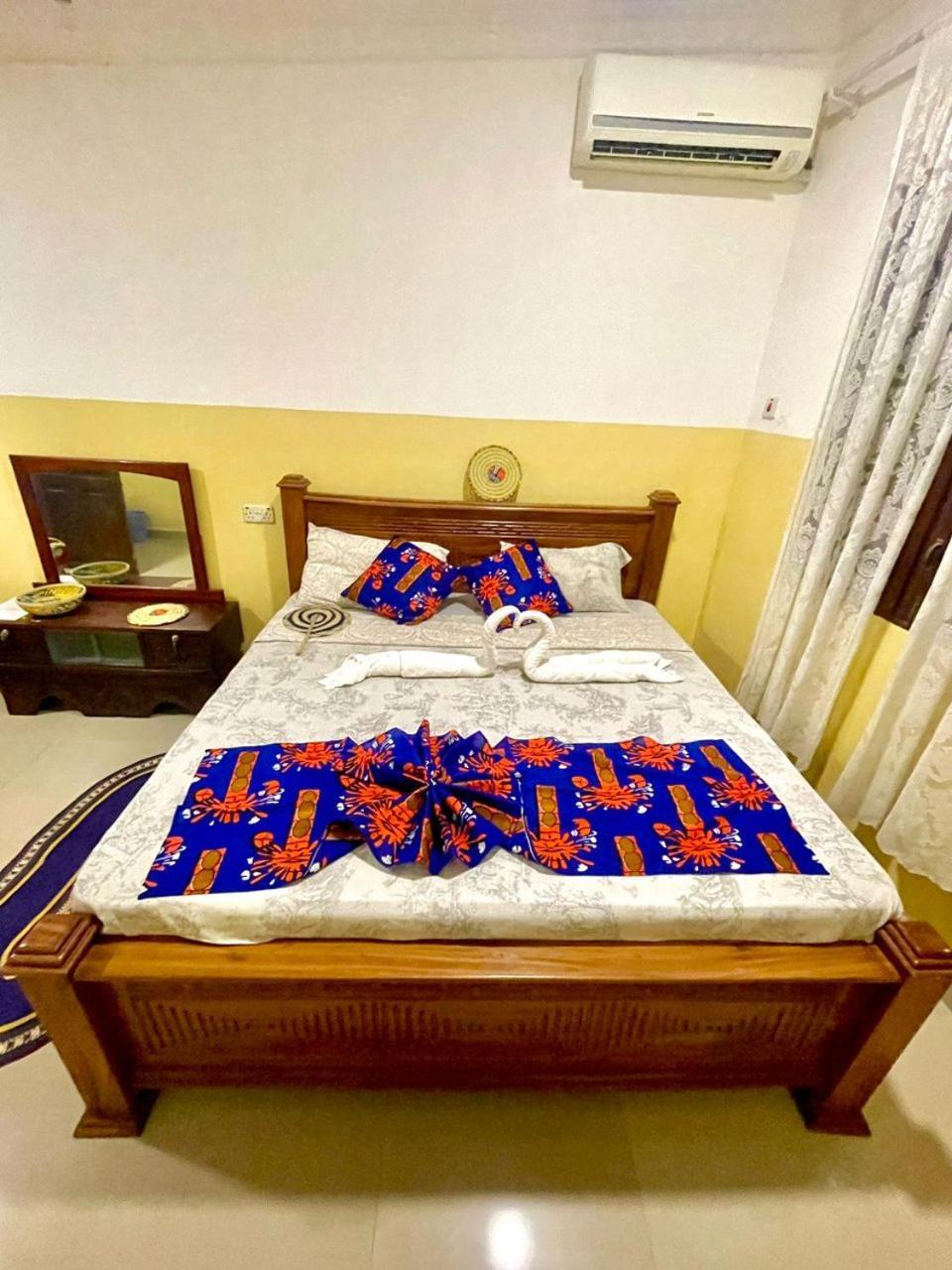 Mystic Manor Stonetown Bed & Breakfast *